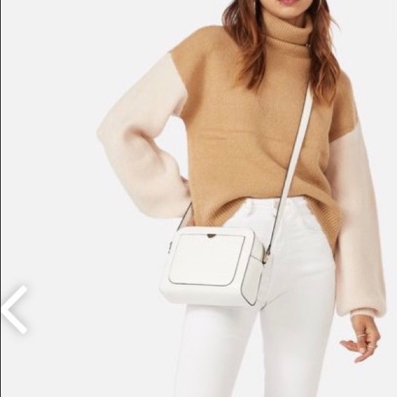 JustFab Handbags - White crossbody purse